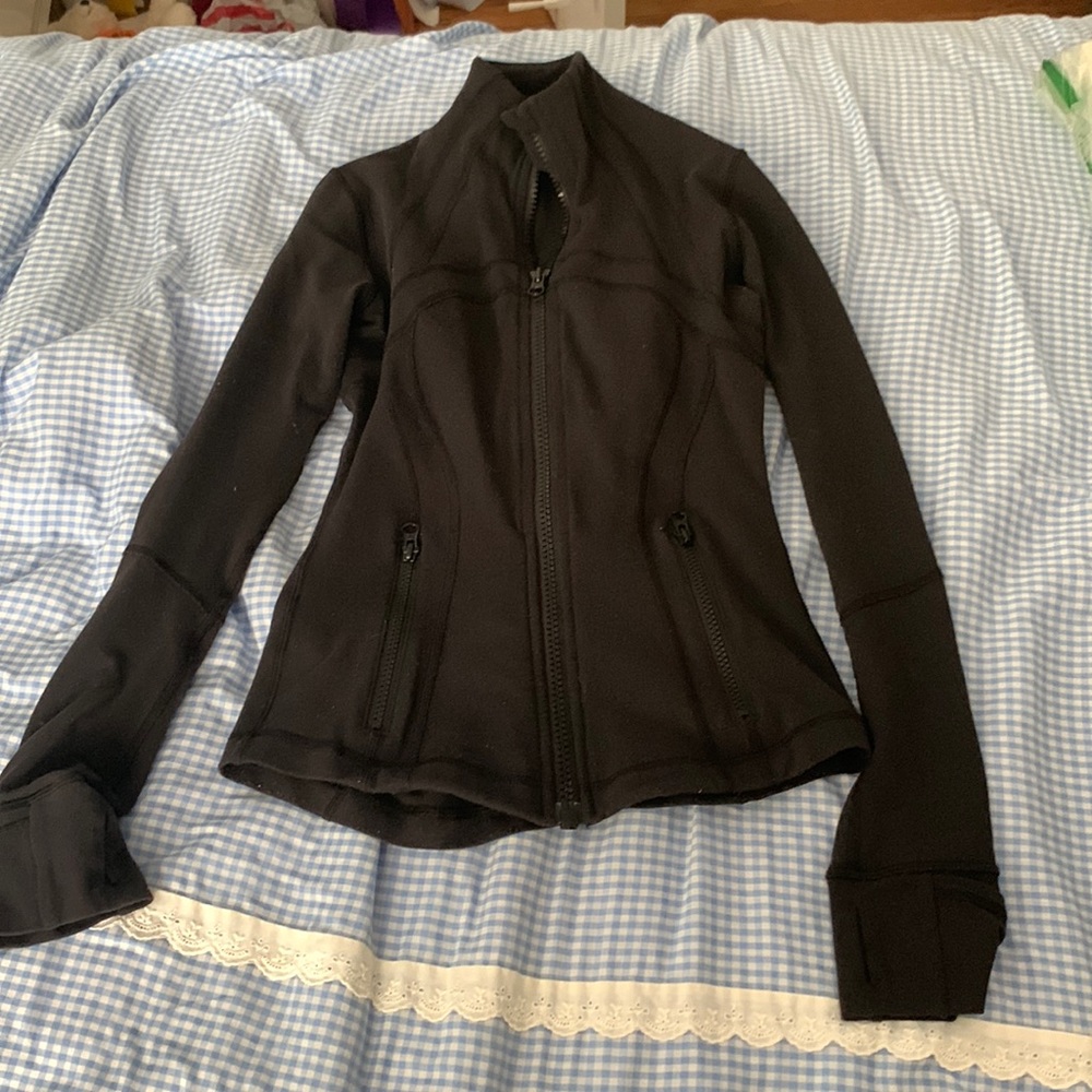 Lululemon define jacket size 2. Worn but still great condition